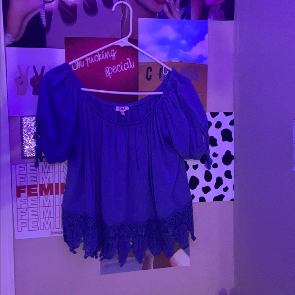 Off the shoulder crop top.